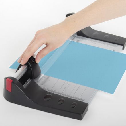 Резак роликовый BRAUBERG EXTRA A4, до 10 л., длина реза 320 мм, металлическое основание, 532325 Резак роликовый BRAUBERG EXTRA A4, до 10 л., длина реза 320 мм, металлическое основание, 532325