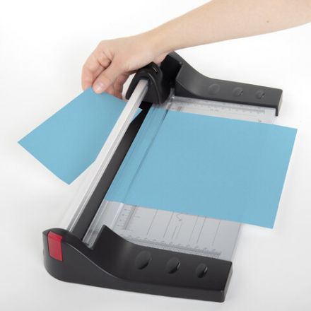 Резак роликовый BRAUBERG EXTRA A4, до 10 л., длина реза 320 мм, металлическое основание, 532325 Резак роликовый BRAUBERG EXTRA A4, до 10 л., длина реза 320 мм, металлическое основание, 532325