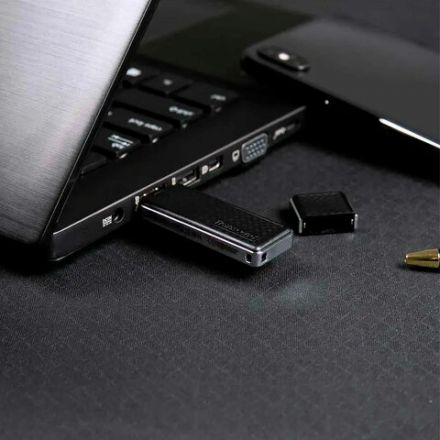 Флеш-диск 32 GB TRANSCEND JetFlash 780, USB 3.1, черный, TS32GJF780 Флеш-диск 32 GB TRANSCEND JetFlash 780, USB 3.1, черный, TS32GJF780