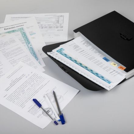 Портфель пластиковый STAFF А4 (330х235х36 мм), 7 отделений, индексные ярлыки, черный, 229243 Портфель пластиковый STAFF А4 (330х235х36 мм), 7 отделений, индексные ярлыки, черный, 229243