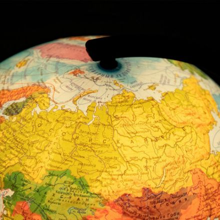 Глобус физический / политический Globen "Классик", 32 см, с подсветкой, рельефный, К013200223 Глобус физический / политический Globen "Классик", 32 см, с подсветкой, рельефный, К013200223