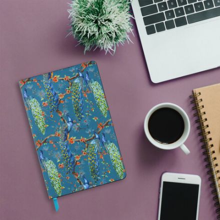 Ежедневник недатированный А5 (138х213 мм), BRAUBERG VISTA, под кожу, гибкий, 136 л., "Peacocks", 112032 Ежедневник недатированный А5 (138х213 мм), BRAUBERG VISTA, под кожу, гибкий, 136 л., "Peacocks", 112032