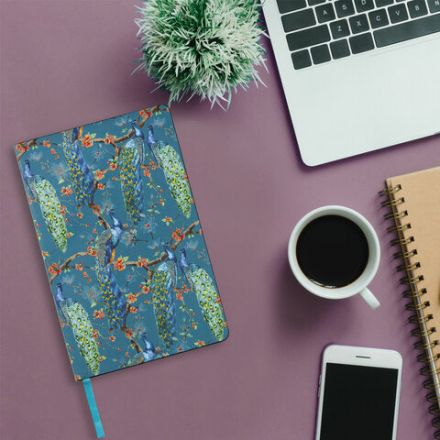 Ежедневник недатированный А5 (138х213 мм), BRAUBERG VISTA, под кожу, гибкий, 136 л., "Peacocks", 112032 Ежедневник недатированный А5 (138х213 мм), BRAUBERG VISTA, под кожу, гибкий, 136 л., "Peacocks", 112032