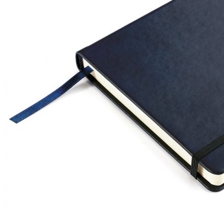 Блокнот Bruno Visconti Megapolis Velvet A5 100 листов темно-синий в клетку на сшивке с фиксирующей резинкой (144х212 мм) Блокнот Bruno Visconti Megapolis Velvet A5 100 листов темно-синий в клетку на сшивке с фиксирующей резинкой (144х212 мм)