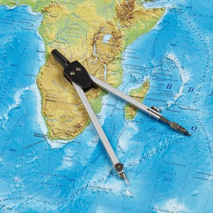 Циркуль Attache 135 мм (с подстраиваемой иглой, в чехле) Циркуль Attache 135 мм (с подстраиваемой иглой, в чехле)