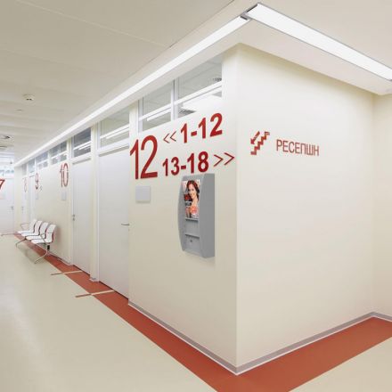 Лоток настенный односекционный Комус Штиль 3 отделения А4 верт. серый