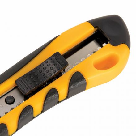 Нож канцелярский 18 мм BRAUBERG "Universal", 3 лезвия в комплекте, автофиксатор, резиновые вставки, 230920