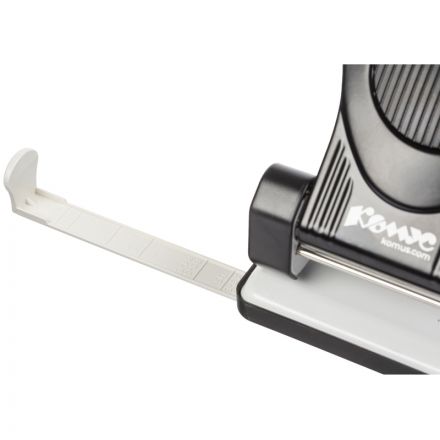 Дырокол Комус MPBK30 до 30 лист., металл, с линейкой и блокиратором, чёрный Дырокол Комус MPBK30 до 30 лист., металл, с линейкой и блокиратором, чёрный