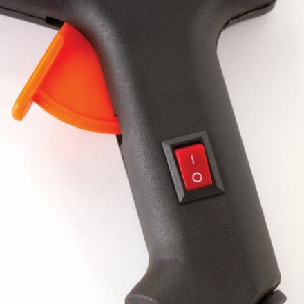 Клеевой пистолет 15 Вт для стержня 7 мм, с выключателем, BRAUBERG, в блистере, 671051 Клеевой пистолет 15 Вт для стержня 7 мм, с выключателем, BRAUBERG, в блистере, 671051