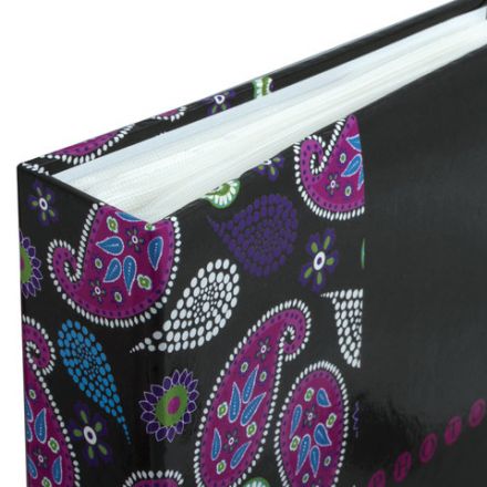 Фотоальбом BRAUBERG на 200 фотографий 10х15 см, твердая обложка, "Пейсли", черный с розовым, 390668 Фотоальбом BRAUBERG на 200 фотографий 10х15 см, твердая обложка, "Пейсли", черный с розовым, 390668