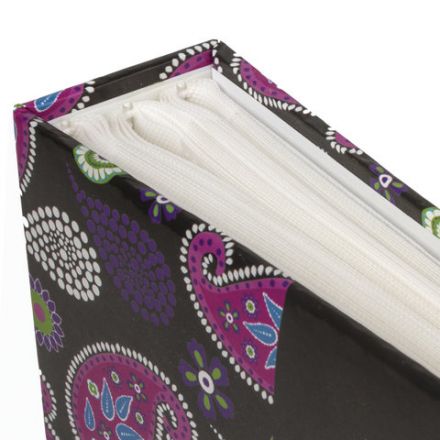 Фотоальбом BRAUBERG на 200 фотографий 10х15 см, твердая обложка, "Пейсли", черный с розовым, 390668 Фотоальбом BRAUBERG на 200 фотографий 10х15 см, твердая обложка, "Пейсли", черный с розовым, 390668