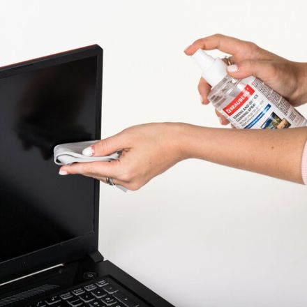 Чистящий набор для экранов всех типов и оптики BRAUBERG, комплект салфетка и спрей, 200 мл, 513560 Чистящий набор для экранов всех типов и оптики BRAUBERG, комплект салфетка и спрей, 200 мл, 513560