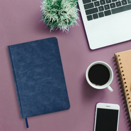 Еженедельник недатированный А5 145х215 мм BRAUBERG "Status", под кожу, 64 л., темно-синий, 113371 Еженедельник недатированный А5 145х215 мм BRAUBERG "Status", под кожу, 64 л., темно-синий, 113371