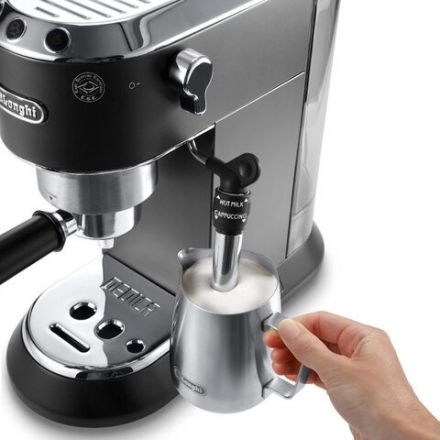 Кофеварка рожковая DELONGHI Dedica EC685.BK, 1350 Вт, объем 1,1 л, ручной капучинатор, черная Кофеварка рожковая DELONGHI Dedica EC685.BK, 1350 Вт, объем 1,1 л, ручной капучинатор, черная