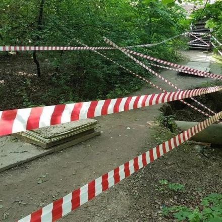 Лента сигнальная красная/белая 75 мм x 250 м СПб