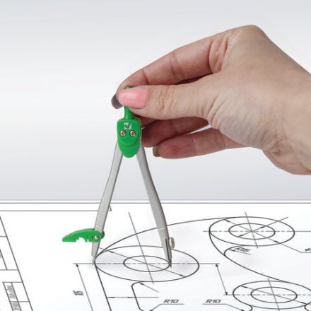 Готовальня BRAUBERG "Klasse", 3 предмета: циркуль 115 мм с колпачком, грифель, точилка, пенал с подвесом, 210330 Готовальня BRAUBERG "Klasse", 3 предмета: циркуль 115 мм с колпачком, грифель, точилка, пенал с подвесом, 210330