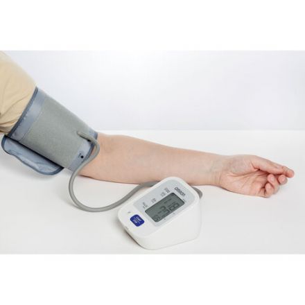 Тонометр OMRON M2 (HEM-7121-ARU) манжета 22-32 см, автоматический, на плечо, адаптер питания Тонометр OMRON M2 (HEM-7121-ARU) манжета 22-32 см, автоматический, на плечо, адаптер питания