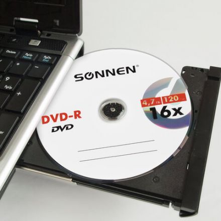 Диск DVD-R SONNEN 4,7 Gb 16x Bulk (термоусадка без шпиля), КОМПЛЕКТ 50 шт., 512574 Диск DVD-R SONNEN 4,7 Gb 16x Bulk (термоусадка без шпиля), КОМПЛЕКТ 50 шт., 512574