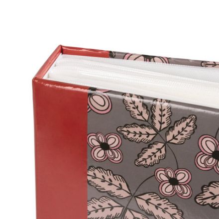 Фотоальбом BRAUBERG на 200 фото 10х15 см, твердая обложка, "Флора", серый с красным, 391121 Фотоальбом BRAUBERG на 200 фото 10х15 см, твердая обложка, "Флора", серый с красным, 391121