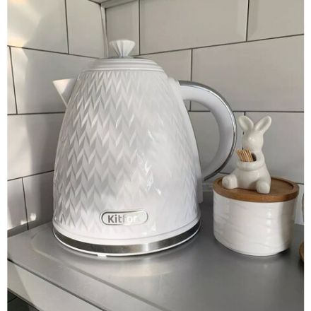 Чайник KITFORT КТ-681, 1,7 л, 2200 Вт, закрытый нагревательный элемент, пластик, белый Чайник KITFORT КТ-681, 1,7 л, 2200 Вт, закрытый нагревательный элемент, пластик, белый