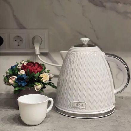 Чайник KITFORT КТ-681, 1,7 л, 2200 Вт, закрытый нагревательный элемент, пластик, белый Чайник KITFORT КТ-681, 1,7 л, 2200 Вт, закрытый нагревательный элемент, пластик, белый