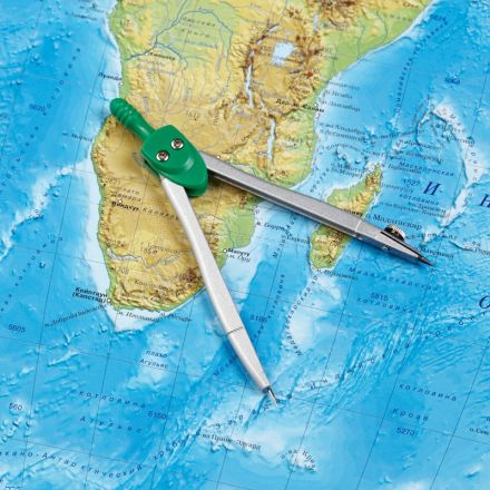 Циркуль Attache 115 мм (с запасным грифелем в чехле) Циркуль Attache 115 мм (с запасным грифелем в чехле)