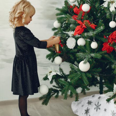 Новогодний коврик под елку белый c серебристыми снежинками, 60 см, полиэстер, ЗОЛОТАЯ СКАЗКА, 592158 Новогодний коврик под елку белый c серебристыми снежинками, 60 см, полиэстер, ЗОЛОТАЯ СКАЗКА, 592158