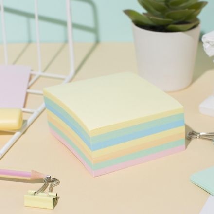 Блок для записей Attache Economy проклеенный 7,5х7,5х3,5, 5 цветов, 65 г Блок для записей Attache Economy проклеенный 7,5х7,5х3,5, 5 цветов, 65 г