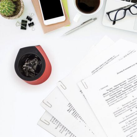 Скрепочница магнитная ОФИСМАГ с 30 скрепками, стильный корпус, красно-черная, 225192 Скрепочница магнитная ОФИСМАГ с 30 скрепками, стильный корпус, красно-черная, 225192