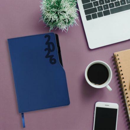 Ежедневник датированный 2026, А5, 150x213 мм, BRAUBERG "Up", под кожу, софт-тач, держатель для ручки, синий, 117118 Ежедневник датированный 2026, А5, 150x213 мм, BRAUBERG "Up", под кожу, софт-тач, держатель для ручки, синий, 117118