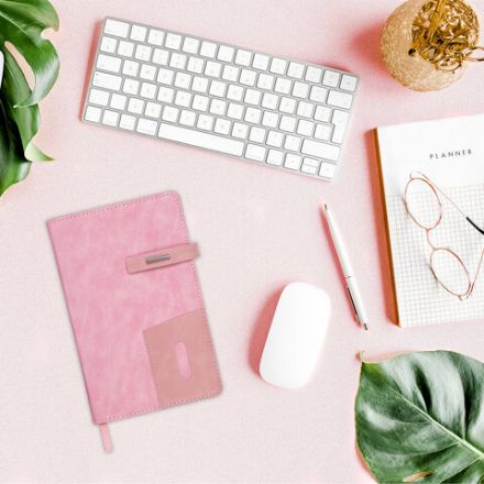 Ежедневник недатированный А5 138х213 мм BRAUBERG "Cowboy", под кожу, застежка 160 л., розовый, 116199