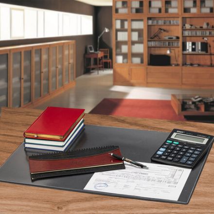 Коврик-подкладка настольный для письма (590х380 мм), с прозрачным карманом, черный, BRAUBERG, 236774 Коврик-подкладка настольный для письма (590х380 мм), с прозрачным карманом, черный, BRAUBERG, 236774