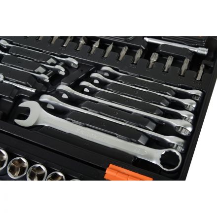 Набор инструмента Вихрь 1/2, 1/4 , CrV, пластик. кейс 82 предм (73/6/7/3) Набор инструмента Вихрь 1/2, 1/4 , CrV, пластик. кейс 82 предм (73/6/7/3)