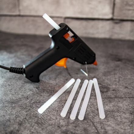 Клеевые стержни, диаметр 7 мм, длина 100 мм, белые, комплект 6 штук, BRAUBERG, европодвес, 670297 Клеевые стержни, диаметр 7 мм, длина 100 мм, белые, комплект 6 штук, BRAUBERG, европодвес, 670297