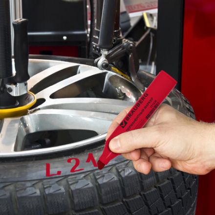 Маркер перманентный BRAUBERG "JUMBO", КРАСНЫЙ, ШИРОКАЯ ЛИНИЯ ПИСЬМА, скошенный наконечник, 3-10 мм, 151226 Маркер перманентный BRAUBERG "JUMBO", КРАСНЫЙ, ШИРОКАЯ ЛИНИЯ ПИСЬМА, скошенный наконечник, 3-10 мм, 151226