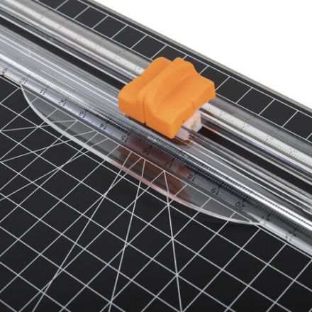 Резак роликовый BRAUBERG SUPER A4, до 12 л., длина реза 310 мм, линейка, А4, 532328 Резак роликовый BRAUBERG SUPER A4, до 12 л., длина реза 310 мм, линейка, А4, 532328