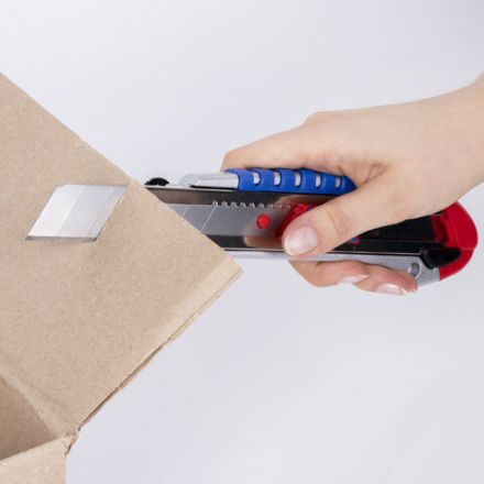 Нож универсальный мощный 25 мм BRAUBERG "Professional", металлический корпус, 237448 Нож универсальный мощный 25 мм BRAUBERG "Professional", металлический корпус, 237448