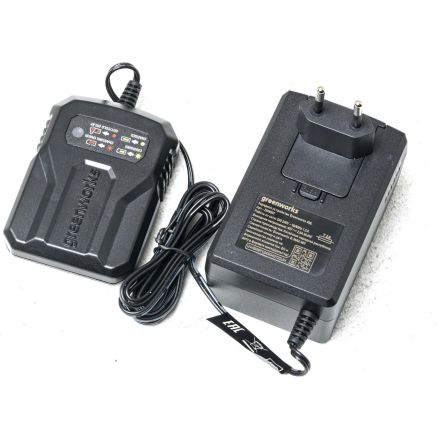 Зарядное устройство Greenworks G40UCM2M, 40V, 2A (2946507) Зарядное устройство Greenworks G40UCM2M, 40V, 2A (2946507)