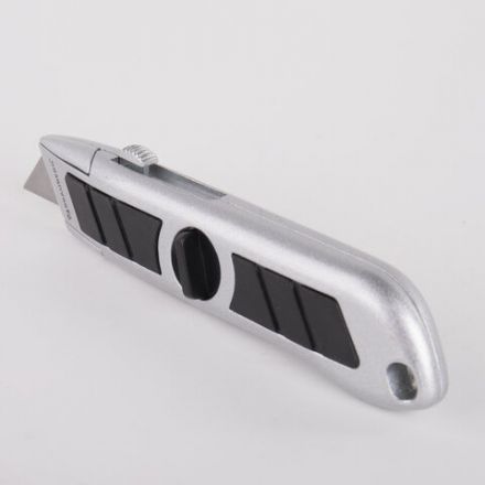 Нож универсальный мощный BRAUBERG "Professional", 6 лезвий в комплекте, фиксатор, металл, 235403 Нож универсальный мощный BRAUBERG "Professional", 6 лезвий в комплекте, фиксатор, металл, 235403