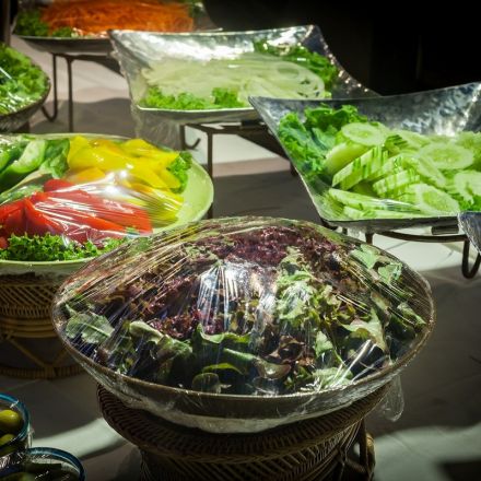 Пленка пищевая полиэтиленовая 45 см x 250 м, 12 мкм, прозрачная Пленка пищевая полиэтиленовая 45 см x 250 м, 12 мкм, прозрачная