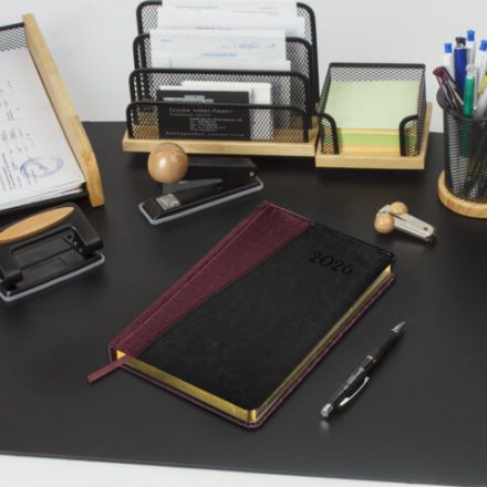 Ежедневник датированный 2026, А5, 138x213 мм, BRAUBERG "Cayman", под кожу, бордовый/черный, 117046