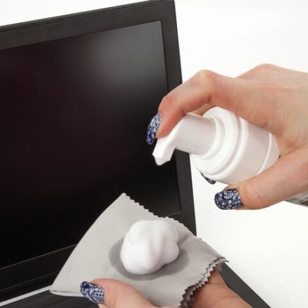 Чистящий набор для экранов всех типов и оптики BRAUBERG, комплект салфетка и пена 180 мл, 511693 Чистящий набор для экранов всех типов и оптики BRAUBERG, комплект салфетка и пена 180 мл, 511693