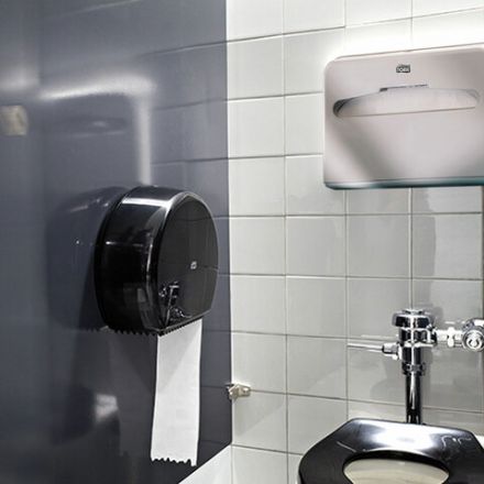 Диспенсер для покрытий на унитаз TORK (Система V1), покрытия 1/2 сложения, белый, 344080 Диспенсер для покрытий на унитаз TORK (Система V1), покрытия 1/2 сложения, белый, 344080