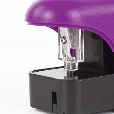 Точилка электрическая ЮНЛАНДИЯ "Stars", питание от 4 батареек АА, корпус фиолетовый, 228425 Точилка электрическая ЮНЛАНДИЯ "Stars", питание от 4 батареек АА, корпус фиолетовый, 228425