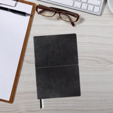 Блокнот А5 (148х218 мм), BRAUBERG "Black Jack", 128 л., гладкий кожзам, резинка, клетка, черный, 125240