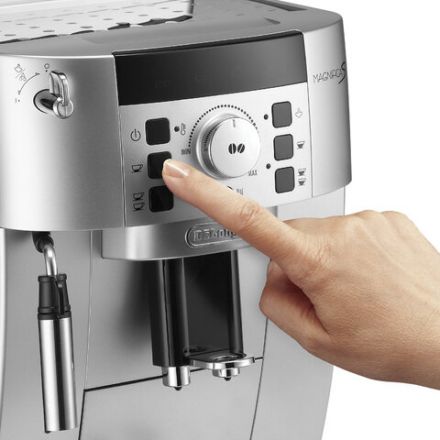 Кофемашина DELONGHI Magnifica S ECAM 22.110.SB, 1450 Вт, объем 1,8 л, ручной капучинатор, серебристая, EСAM 22.110.SB Кофемашина DELONGHI Magnifica S ECAM 22.110.SB, 1450 Вт, объем 1,8 л, ручной капучинатор, серебристая, EСAM 22.110.SB