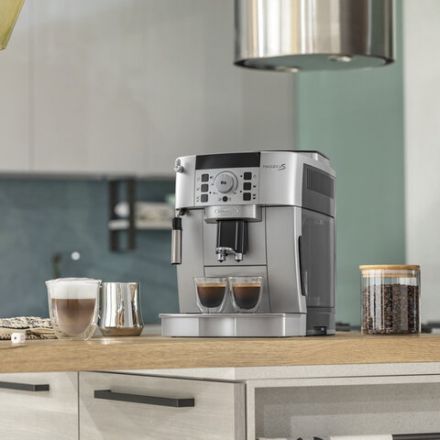 Кофемашина DELONGHI Magnifica S ECAM 22.110.SB, 1450 Вт, объем 1,8 л, ручной капучинатор, серебристая, EСAM 22.110.SB Кофемашина DELONGHI Magnifica S ECAM 22.110.SB, 1450 Вт, объем 1,8 л, ручной капучинатор, серебристая, EСAM 22.110.SB
