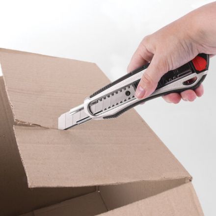 Лезвия для ножей 18 мм КОМПЛЕКТ 10 ШТ., толщина лезвия 0,38 мм, в пластиковом пенале, STAFF "Basic", 235466 Лезвия для ножей 18 мм КОМПЛЕКТ 10 ШТ., толщина лезвия 0,38 мм, в пластиковом пенале, STAFF "Basic", 235466